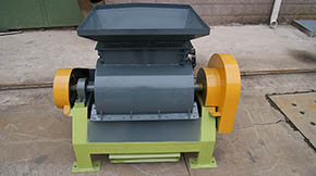 尿素粉碎機的優(yōu)點與使用維護注意事項